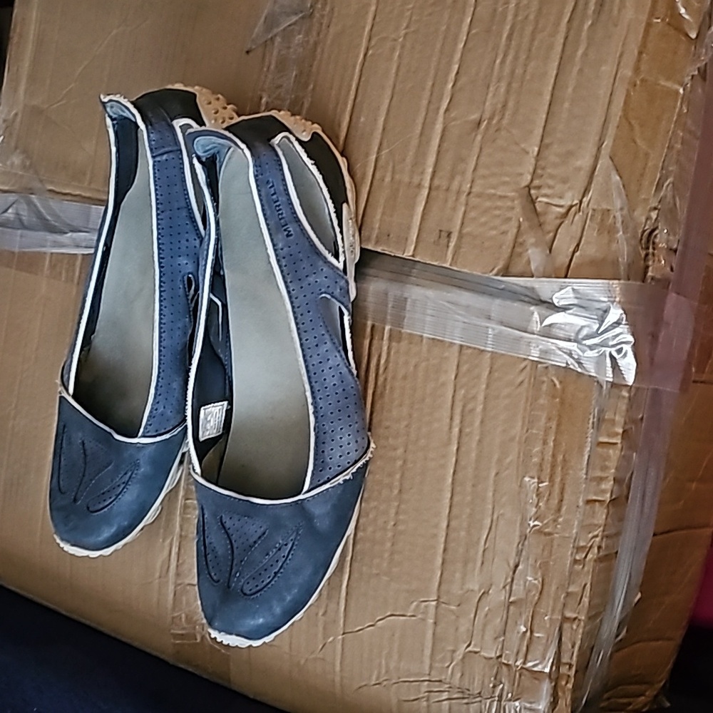 Navy blue Merrell shoes size 10. - Picture 4 of 4